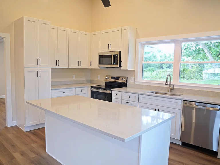 612 Southgate Rd — Photo 8