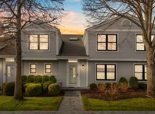 (Undisclosed Address), Southampton, NY 11968