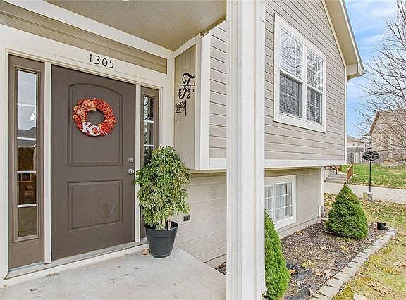 2nd image of 1305 NW Basswood Ct