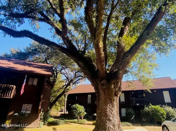 113 Molokai Vlg #D, Diamondhead, MS 39525