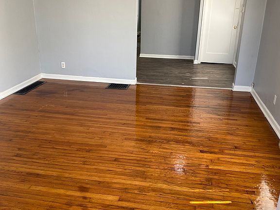 2nd image of 2825/2827 Brookside Ave