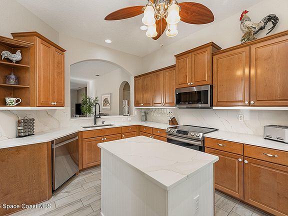4th image of 1316 Clubhouse Dr