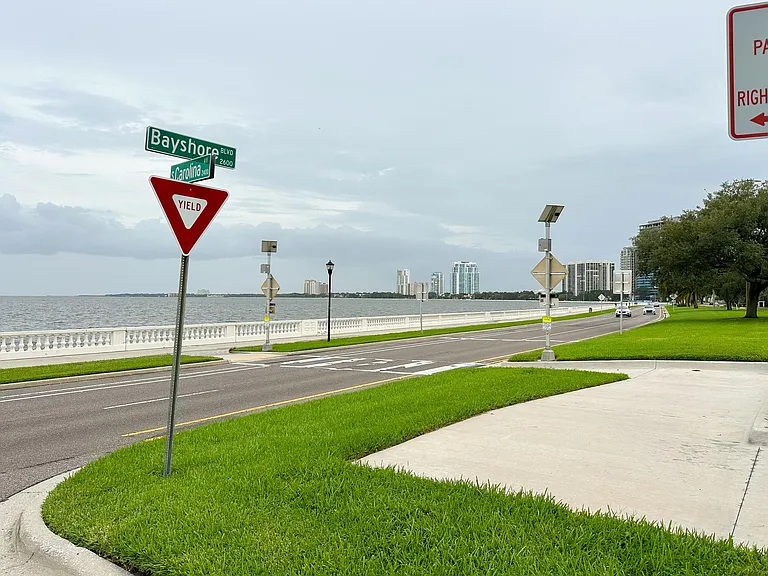 2530 W Maryland Ave #B — Photo 39