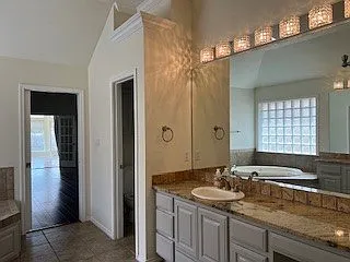4 bed, 3.0 bath, 3561 sqft, $4,000 — Photo 3
