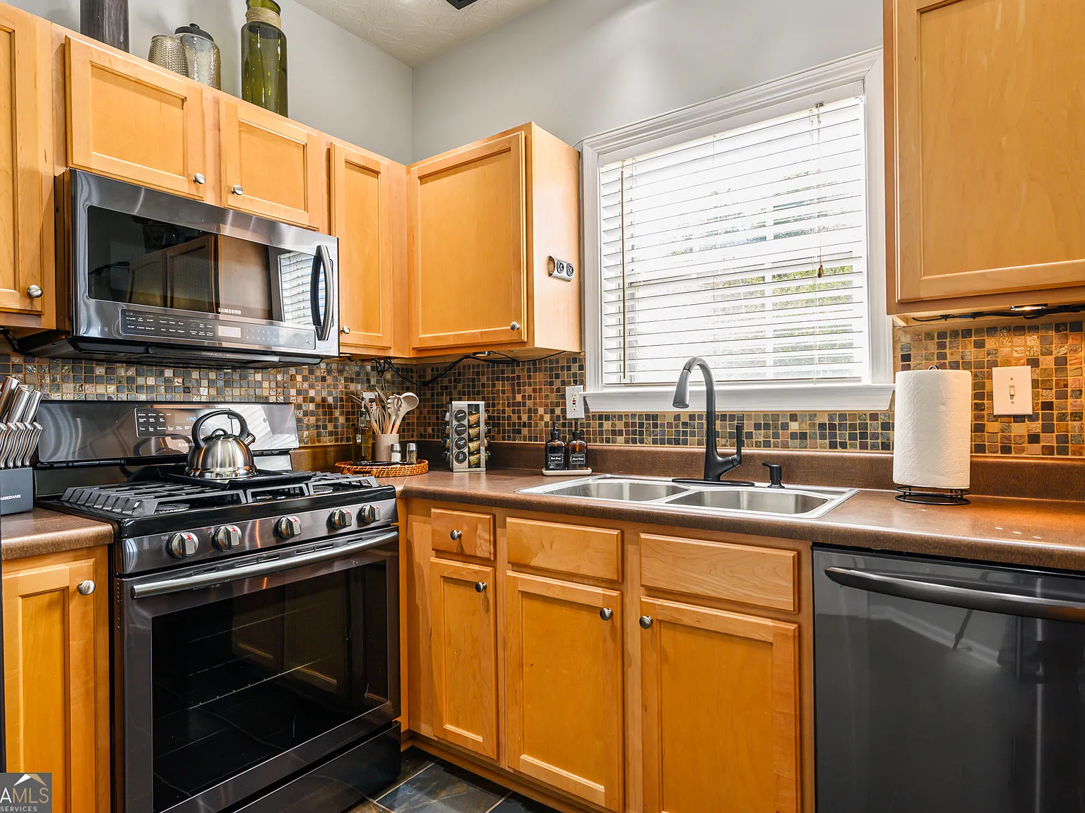 3 bed, 2.5 bath, $4,796 — Photo 3