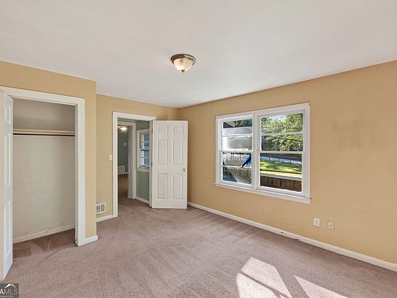 4th image of 5749 Pinecrest Rd