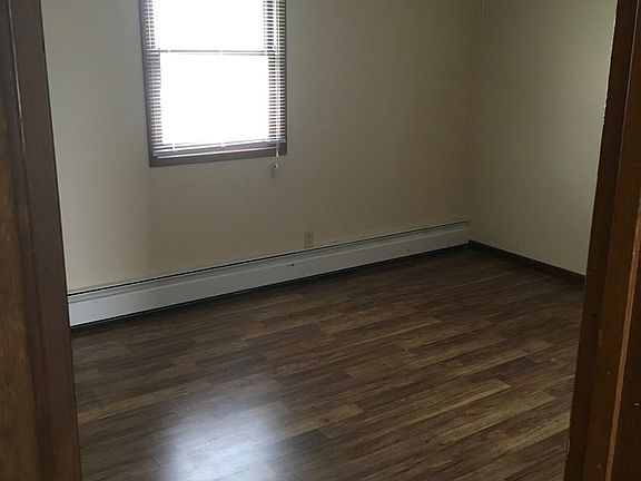 4th image of 510 Rock Island Ave #1