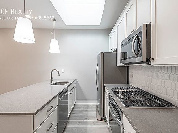 4th image of 713 S 51st St Unit 3