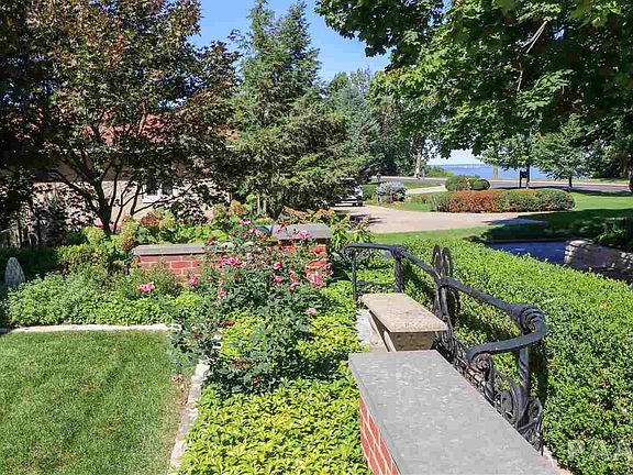 4th image of 4017 N Grandview Dr