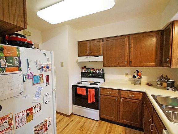 Kitchen Includes all appliances & dishwasher