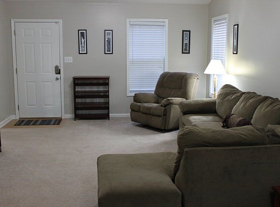 3rd image of 107 Lake St