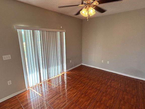 3rd image of 5211 Windsor Lake Cir