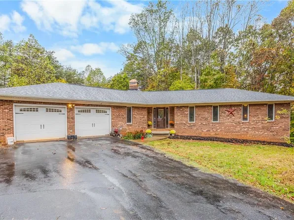 2044 Brims Grove Rd, Pinnacle, NC 27043