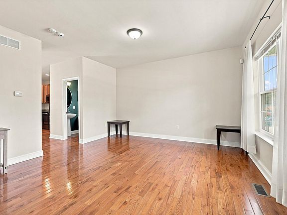 3rd image of 301 Alice St