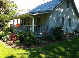 12533 Lake Rd, Burton, OH 44021