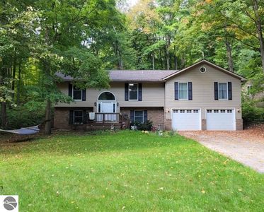 19096 Birch View Trl, Lake Ann, MI, 49650