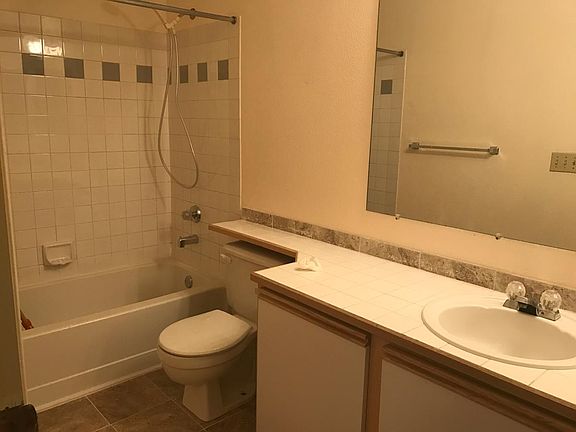 Bathroom/Full Shower