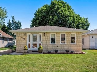 2208 Greengold St, Crest Hill, IL 60403