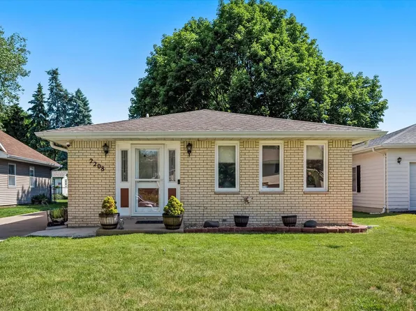 2208 Greengold St, Crest Hill, IL 60403