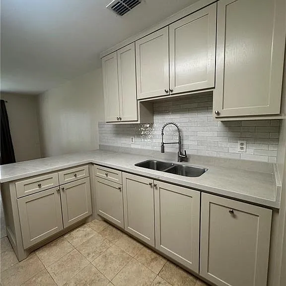 1200 S Gumwood St — Photo 4
