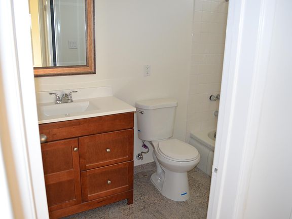 3rd image of 5967 Yarmouth Ave