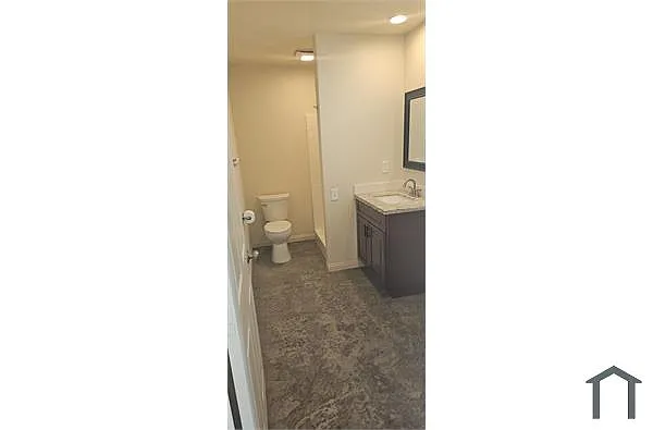 Building Photo - 426 N Carlton Ave #2