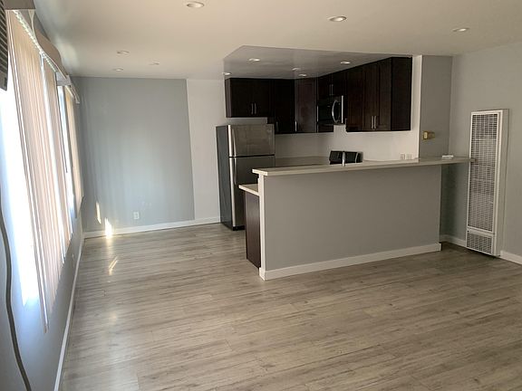 2nd image of 627 N Alexandria Ave #11246634