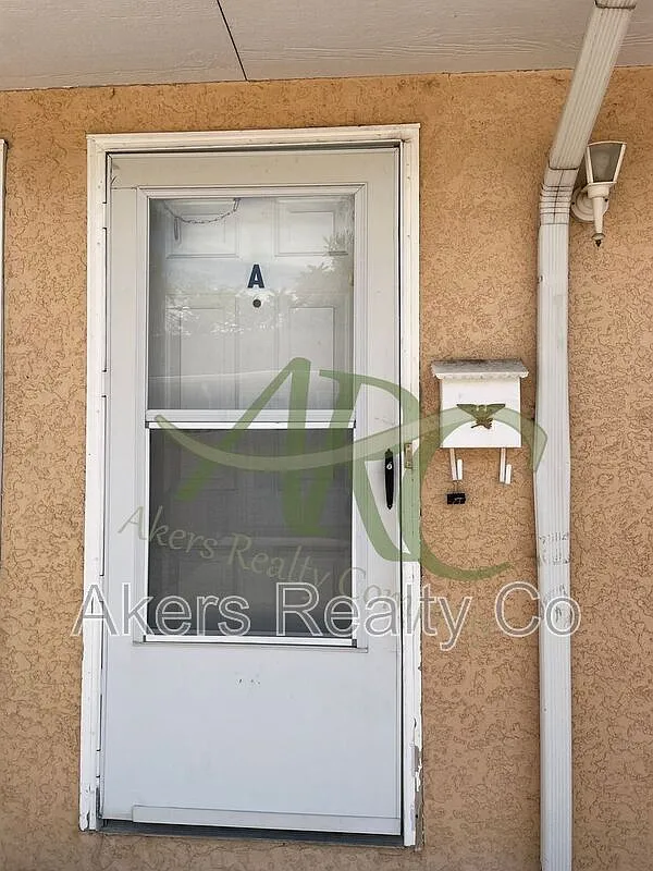 2 bed, 1.0 bath, 936 sqft, $1,095 — Photo 2