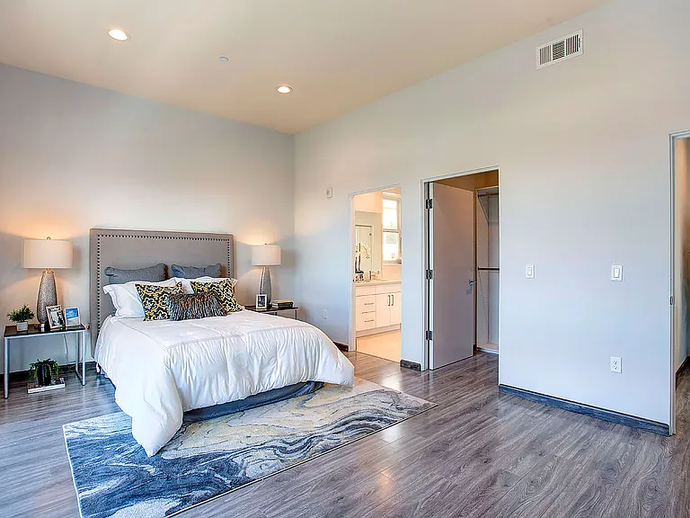 10815 Missouri Ave — Photo 14