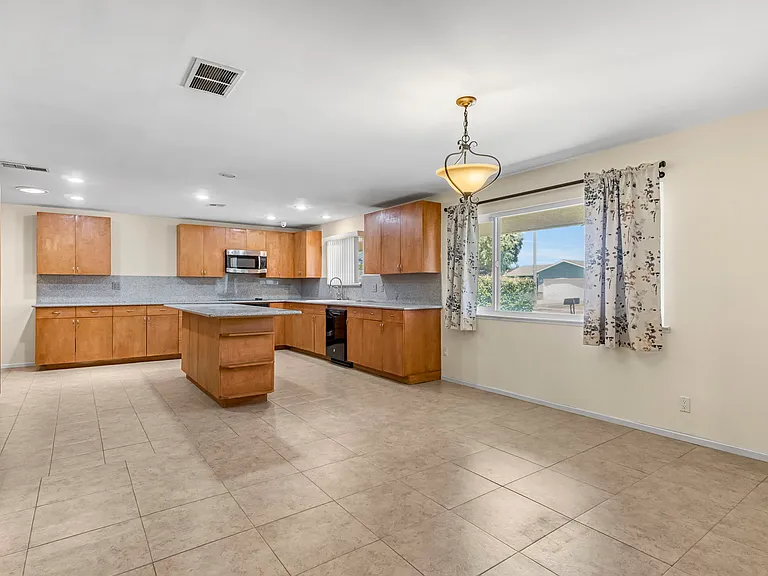 5170 E Huntington Ave — Photo 10