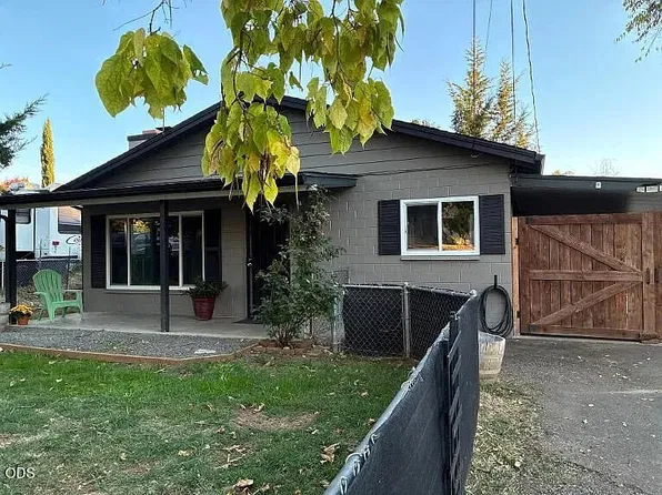 1029 NE Madrone St, Grants Pass, OR 97526