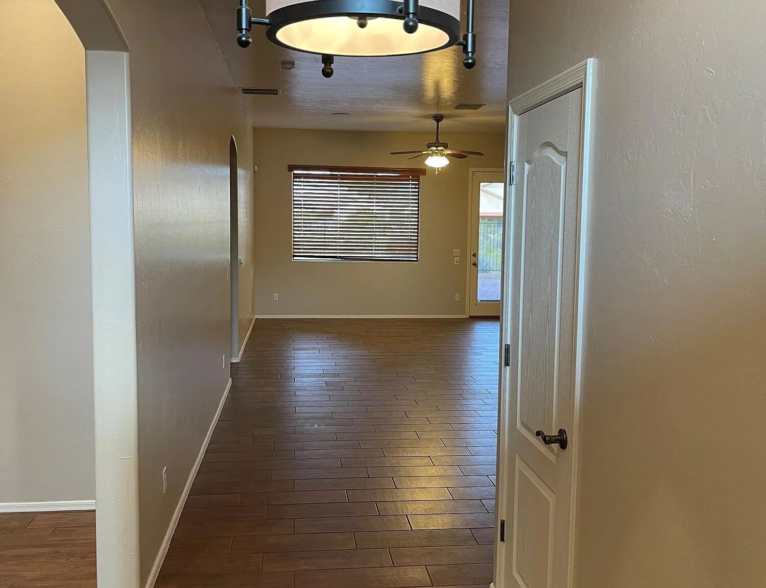 4 bed, 2.0 bath, 2338 sqft, $2,595 — Photo 3