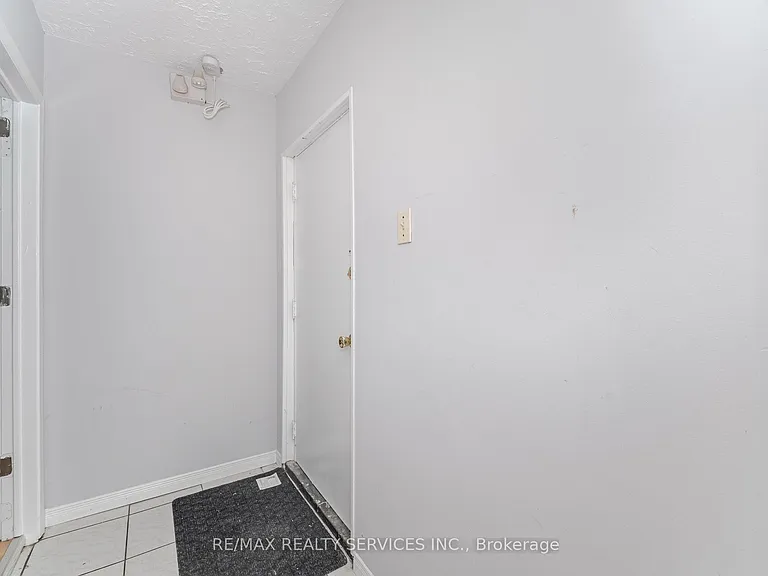 21 Beverley St #LOWER — Photo 22