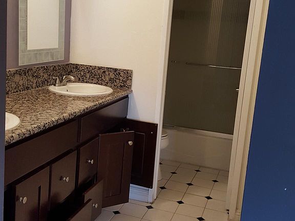 Master room restroom