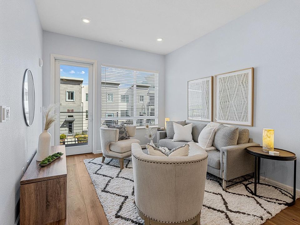1st image of 338 Llano De Los Robles Ave #2