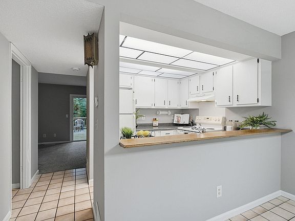 5th image of 688-690 Burlington Rd