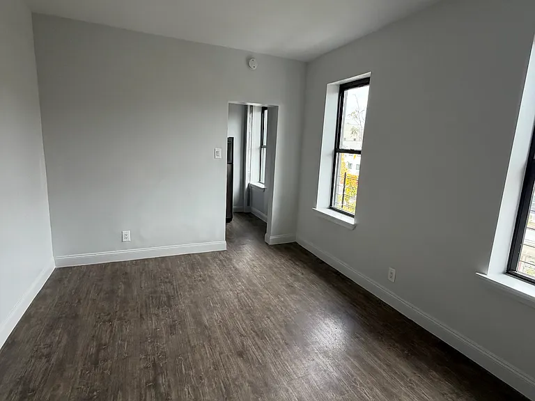 229 E 26th St #3 — Photo 2