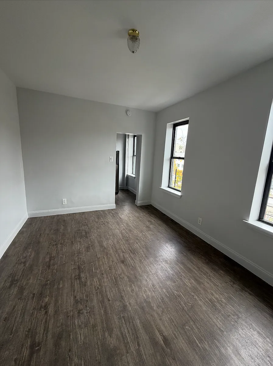 Building Photo - 229 E 26th St #3