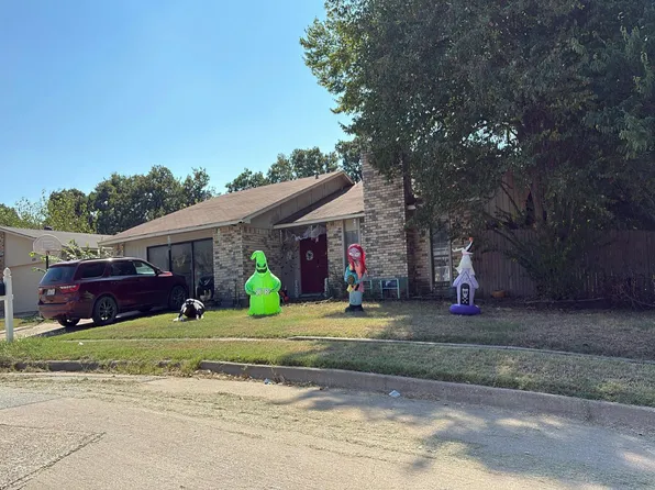 4212 Coronet Ln, Arlington, TX 76017