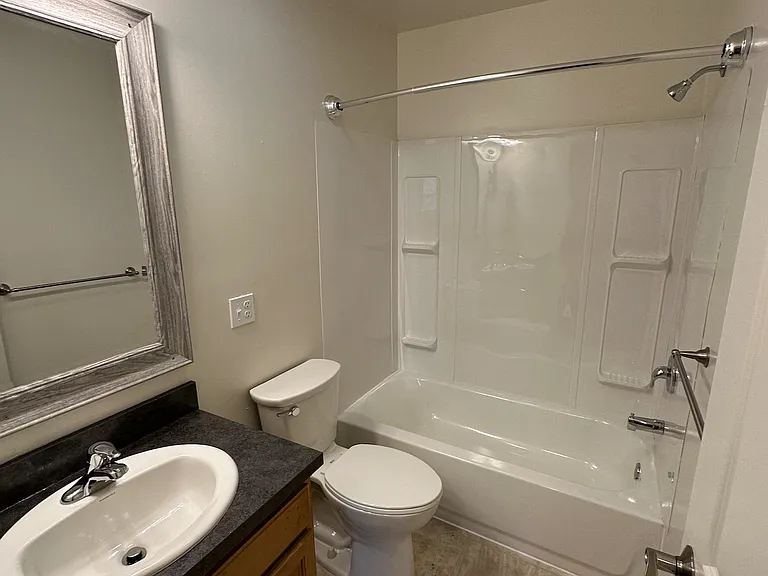 Pleasant Valley Apartments — Photo 17