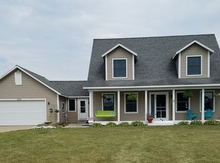 590 Sleepy Hollow Ln, Holland, MI 49423