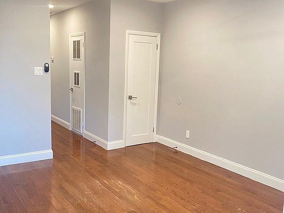 5th image of 400-418 W Walnut Ln #416-3