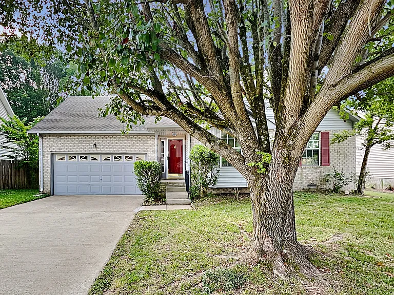 2027 Waterford Dr — Photo 1
