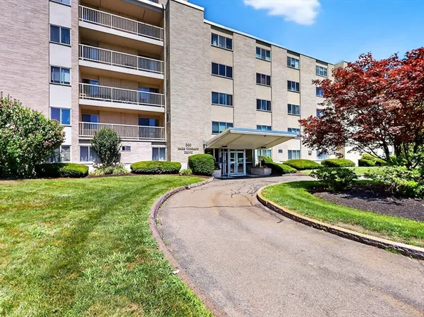 300 Park Terrace Dr APT 303, Stoneham, MA 02180