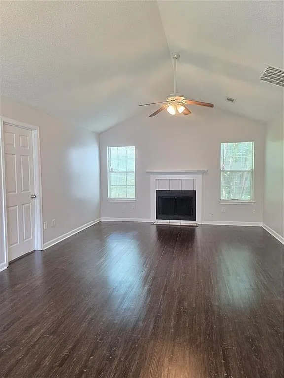 3 bed, 2.0 bath, 1184 sqft, $1,660 — Photo 4