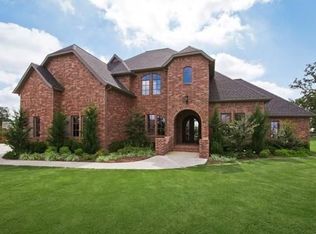 2808 S 22nd St, Rogers, AR 72758