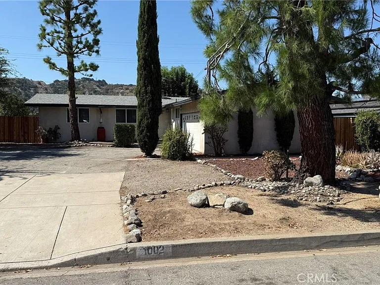 1002 E Walnut Ave — Photo 24