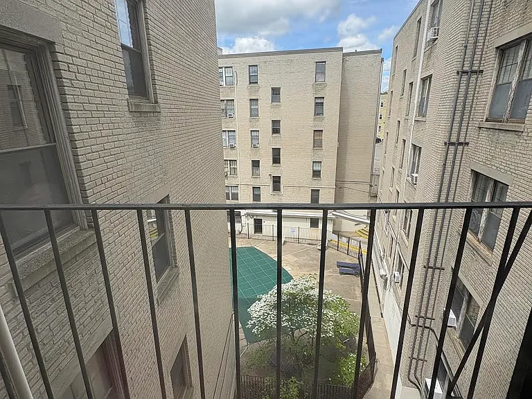 2 Sutherland Rd #41 — Photo 23