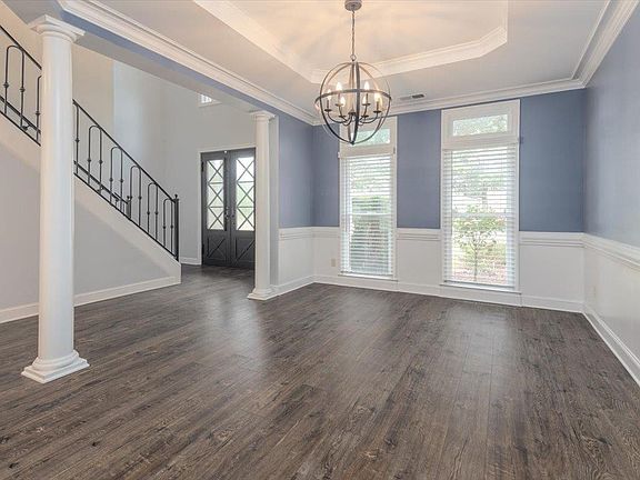 4th image of 566 Green Oaks Ln