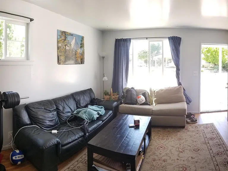 209 Jeffrey Dr — Photo 2